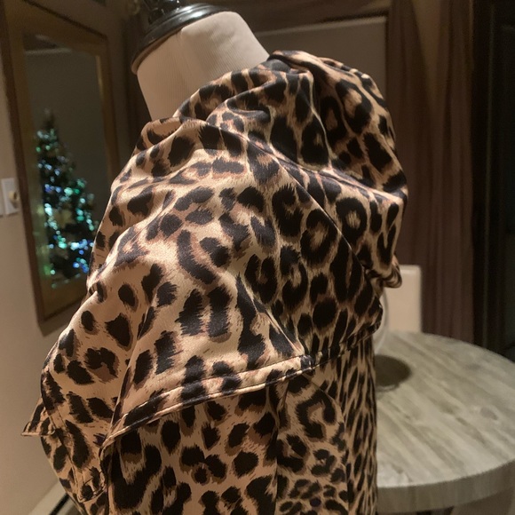 Stunning Leopard Trench lightweight Coat. - Picture 7 of 11